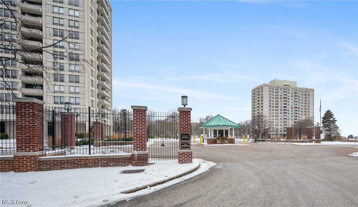 1 Bratenahl Place Condo Assoc - Residential