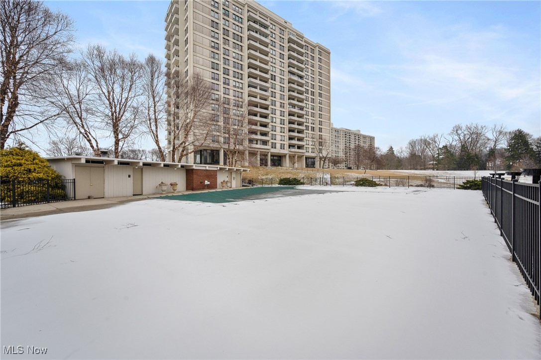 1 Bratenahl Place Condo Assoc - Residential