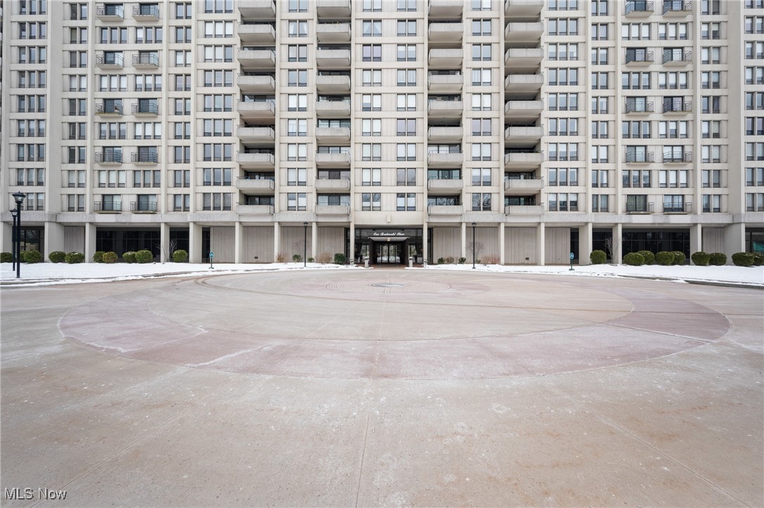 1 Bratenahl Place Condo Assoc - Residential