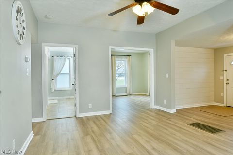 Tiny photo for 182 Raymond Avenue NW, Warren, OH 44483 (MLS # 5187674)