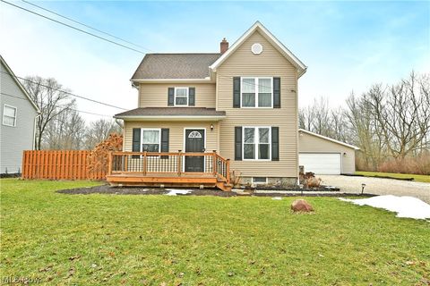 Photo of 182 Raymond Avenue NW, Warren, OH 44483 (MLS # 5187674)