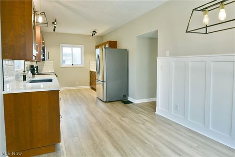 Tiny photo for 182 Raymond Avenue NW, Warren, OH 44483 (MLS # 5187674)