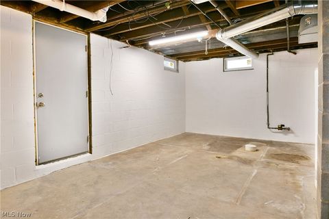 Tiny photo for 182 Raymond Avenue NW, Warren, OH 44483 (MLS # 5187674)