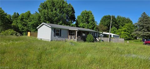 Homes For Sale - 2445 Mahan Denman Road<br/> Cortland, OH 44410