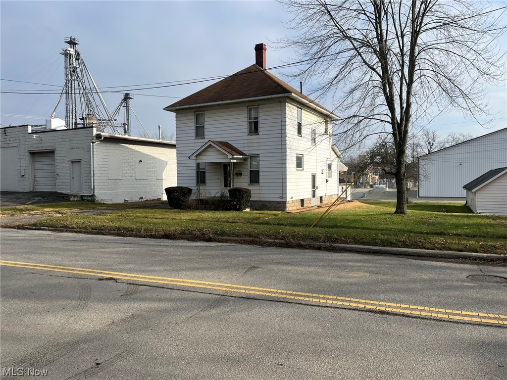 Main image without alt text