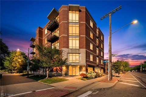Condo For Sale - 12701 Larchmere Boulevard #3B<br/> Cleveland, OH 44120