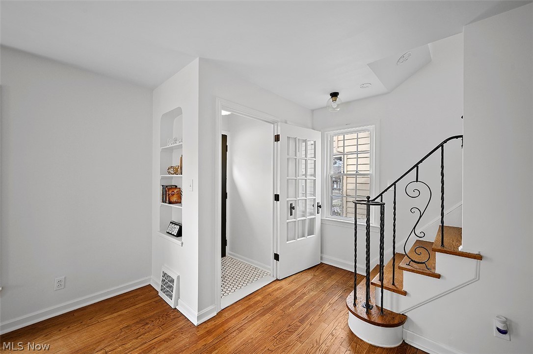 Cleveland Heights Blvd - Residential