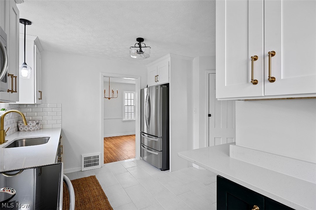 Cleveland Heights Blvd - Residential