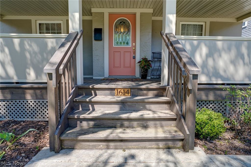 Photo of 1614 Wyandotte Avenue, Lakewood, OH 44107 (MLS # 5210977)