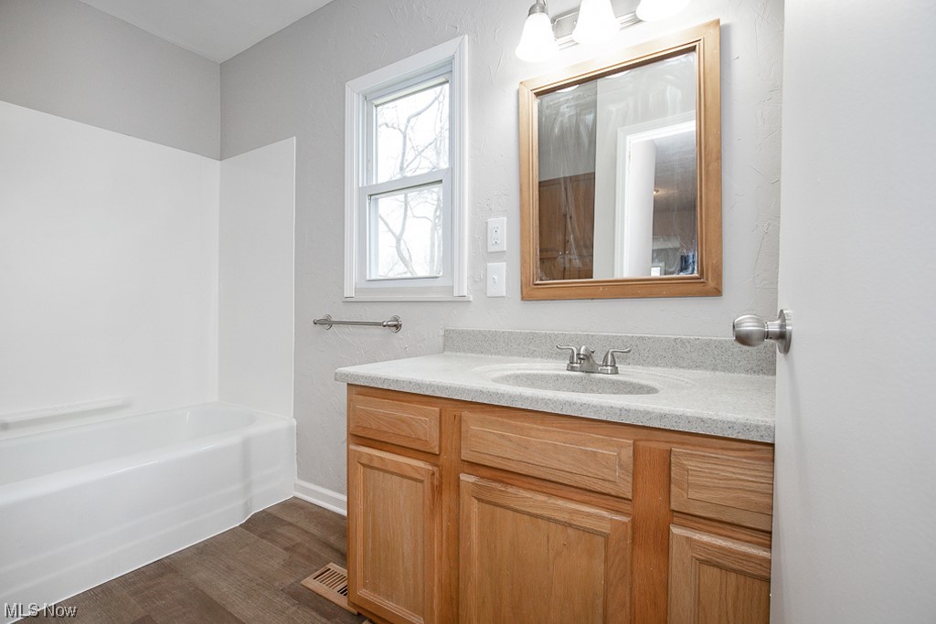 Akron Assoc Co 01 - Residential