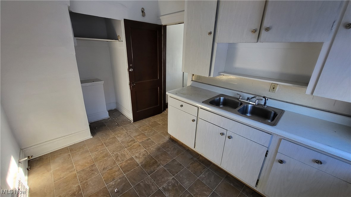 Cleveland, Ohio 44108, United States, 2 Bedrooms Bedrooms, ,1 BathroomBathrooms,Residential,Active,9573