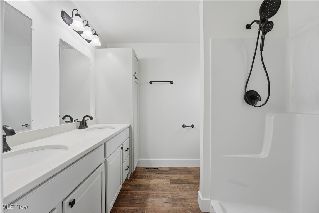 VIENNA WOODS - Residential