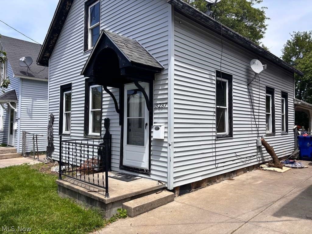 3237 W 30th Street