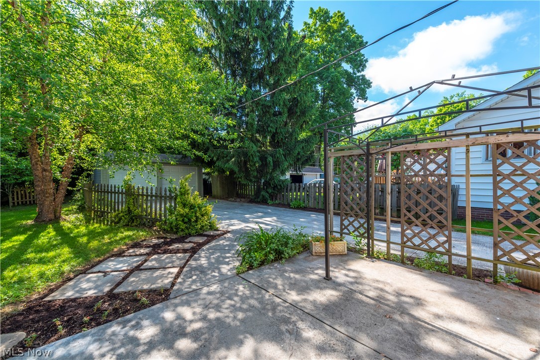 Elmwood Realty Cos Elmwood Be - Residential