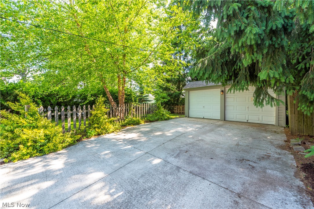 Elmwood Realty Cos Elmwood Be - Residential