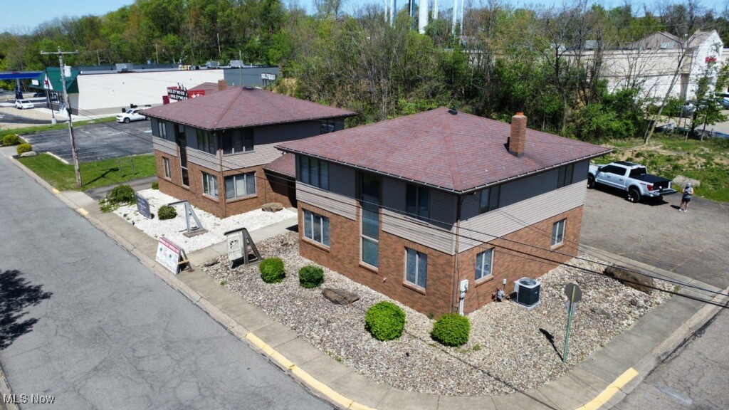 Immediate occupancy for this 3 level office complex with 6 private offices, large conference room, huge library, waiting area, bathroom on each level. Move in ready with ample parking out back. Lots of traffic with a location just off THREE SPRINGS DR, in a highly visible business location just minutes from the highway.