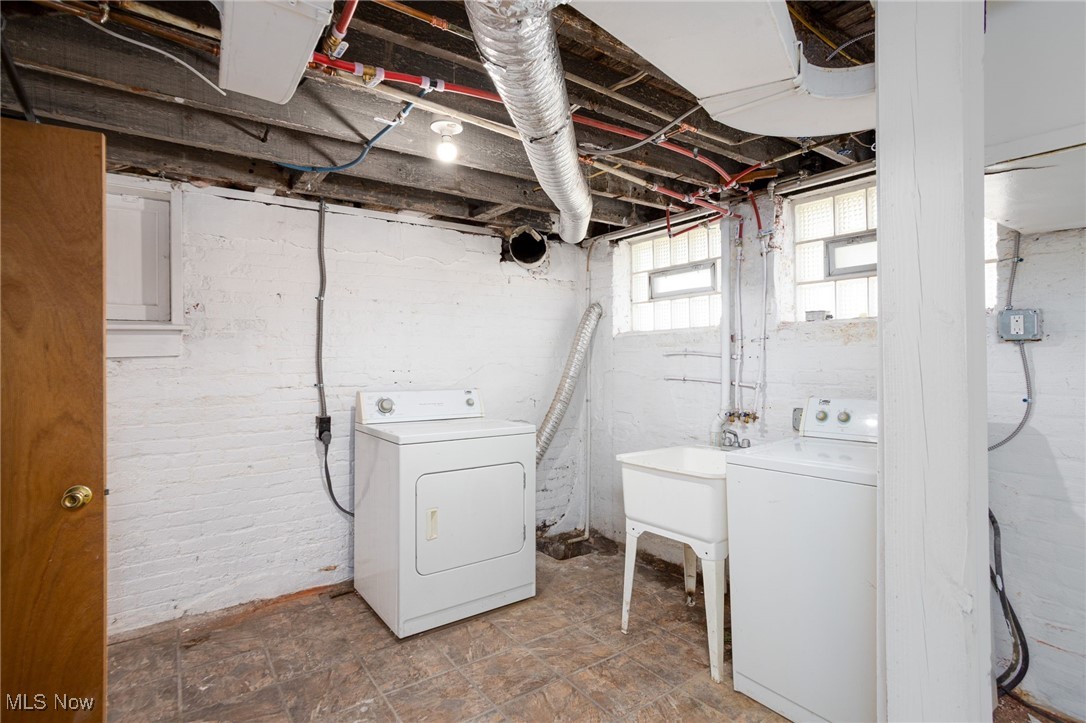1482 Lauderdale Avenue, Lakewood, Ohio image 32
