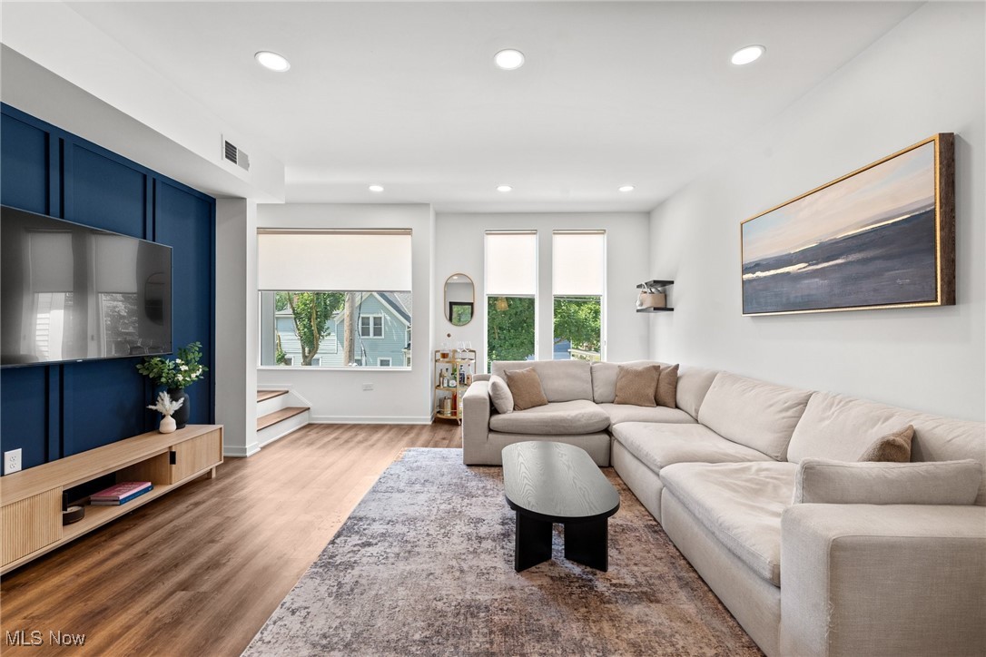 Cleveland, Ohio 44113, United States, 3 Bedrooms Bedrooms, ,3 BathroomsBathrooms,Residential,Active,169903