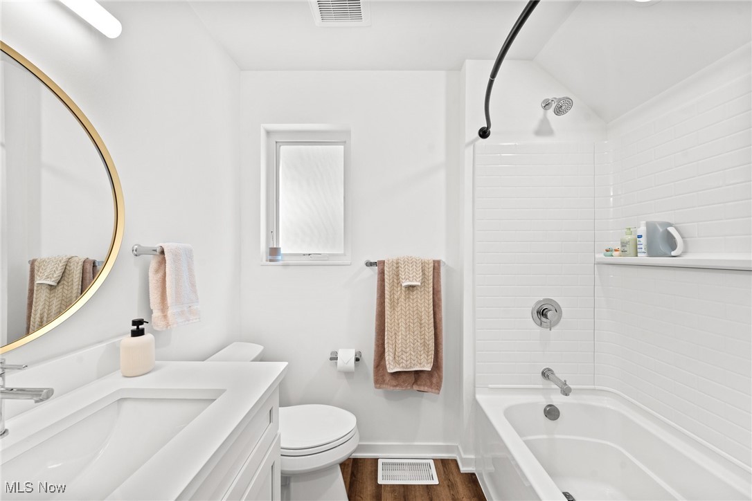 Cleveland, Ohio 44113, United States, 3 Bedrooms Bedrooms, ,3 BathroomsBathrooms,Residential,Active,169903