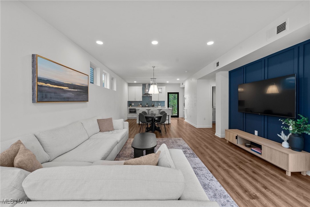 Cleveland, Ohio 44113, United States, 3 Bedrooms Bedrooms, ,3 BathroomsBathrooms,Residential,Active,169903