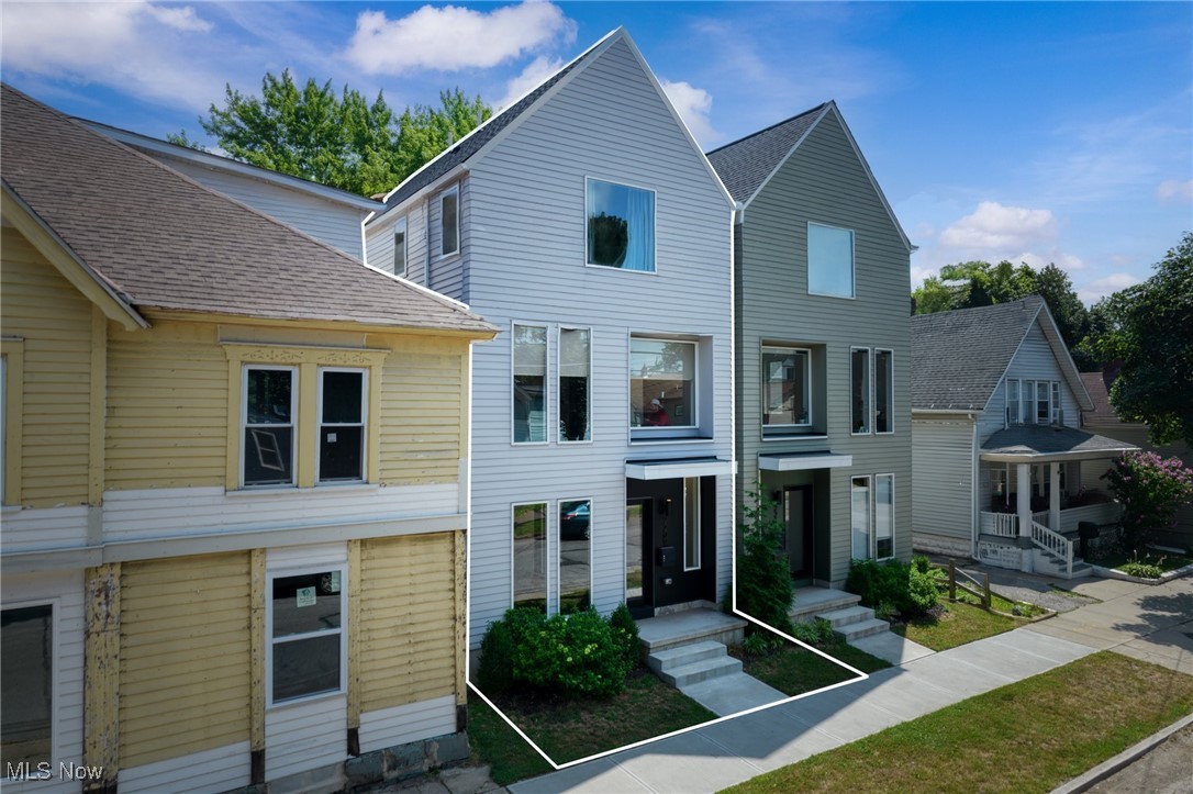 Cleveland, Ohio 44113, United States, 3 Bedrooms Bedrooms, ,3 BathroomsBathrooms,Residential,Active,169903