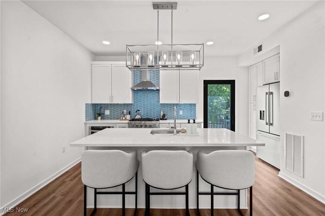 Cleveland, Ohio 44113, United States, 3 Bedrooms Bedrooms, ,3 BathroomsBathrooms,Residential,Active,169903