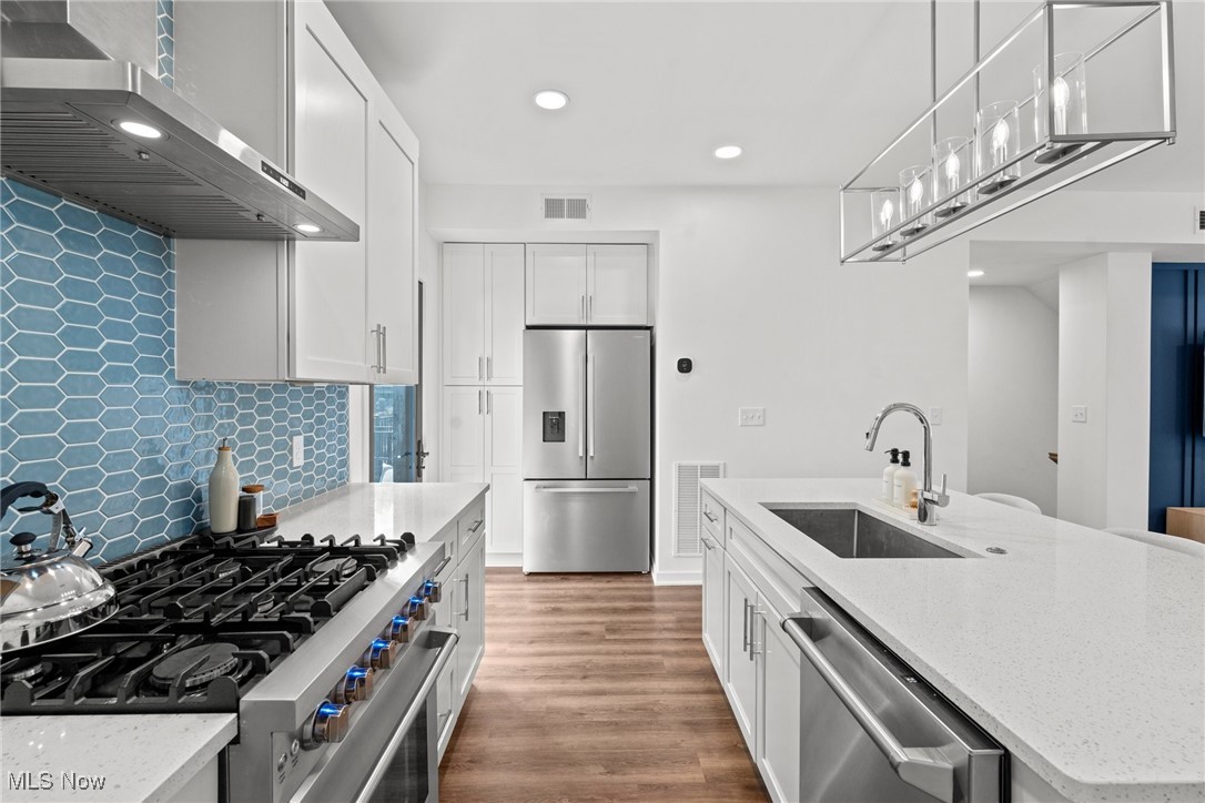 Cleveland, Ohio 44113, United States, 3 Bedrooms Bedrooms, ,3 BathroomsBathrooms,Residential,Active,169903