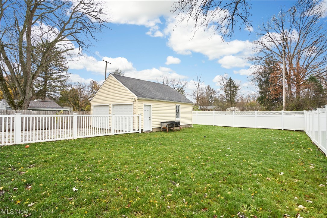 Akron, Ohio 44313, United States, 3 Bedrooms Bedrooms, ,3 BathroomsBathrooms,Residential,Contingent,103942