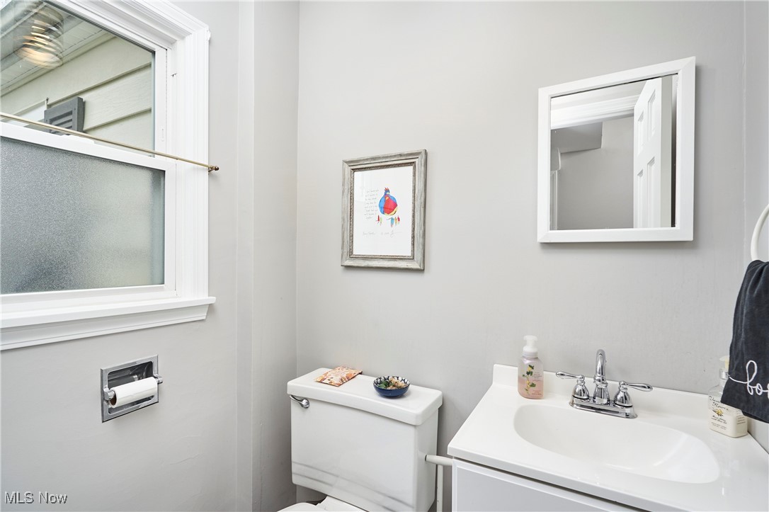 Akron, Ohio 44313, United States, 3 Bedrooms Bedrooms, ,3 BathroomsBathrooms,Residential,Contingent,103942