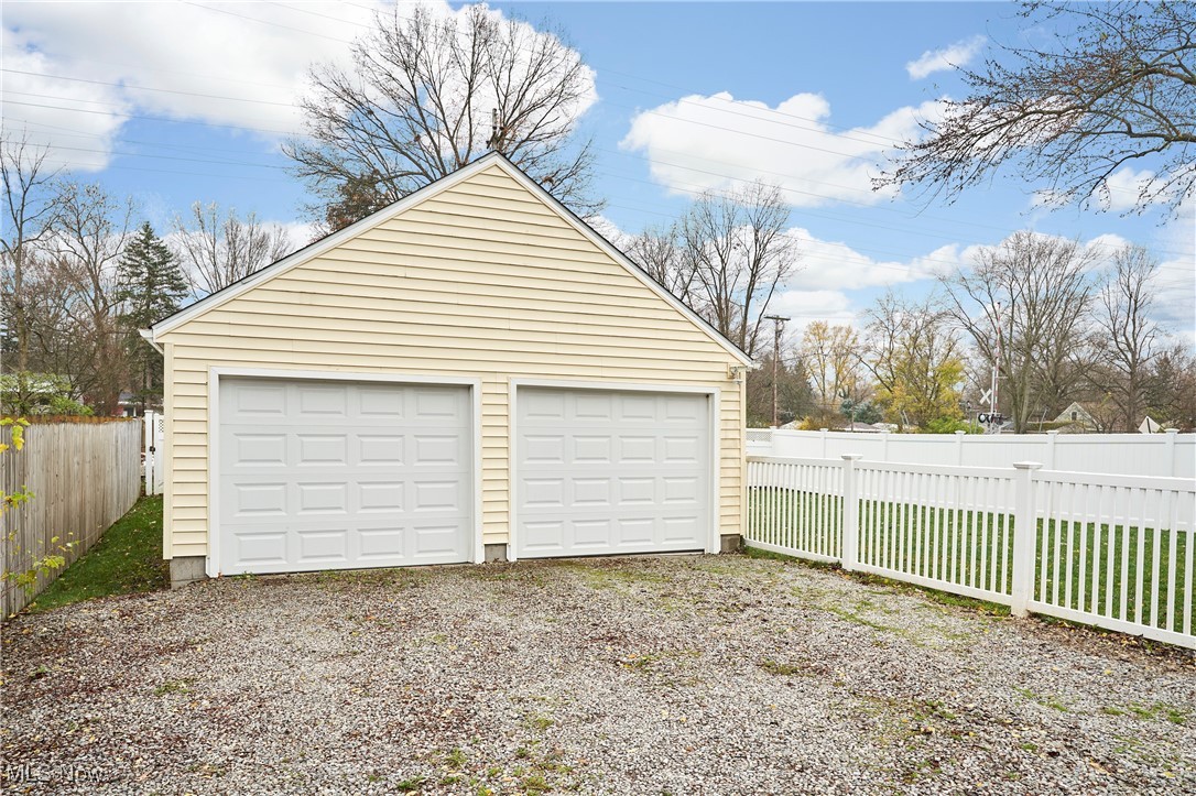 Akron, Ohio 44313, United States, 3 Bedrooms Bedrooms, ,3 BathroomsBathrooms,Residential,Contingent,103942