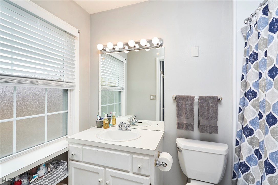 Akron, Ohio 44313, United States, 3 Bedrooms Bedrooms, ,3 BathroomsBathrooms,Residential,Contingent,103942