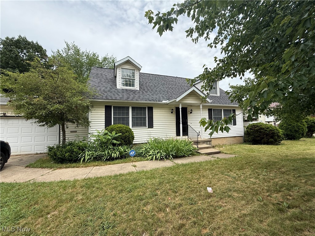 This one is a must see! 4 /2.5 includes a stainless steel fridge and stove, luxury vinyl flooring and an updated kitchen and bath. Minutes from downtown Cleveland, The Cleveland Clinic and University Hospital. Don't miss this one!! Available for immediate move in. Schedule your visit today with the listing agent.Rental requirements:Credit score of 500 - 600. Below 600 is considered conditional.Less than 3 items in collections, excluding student loan and medical. More than 3 is considered conditional. Monthly income of 2.5 times the amount of the monthly rent.Credit and Eviction Check.$50 Non Refundable App Fee for all Adults who will be occupying the property.Applications can only be completed online.Typical Security Deposit equivalent to one months rent, pending results of background checks. Tenants responsible to transfer utilities to their name and obtain renter's insurance prior to taking possession of the property.