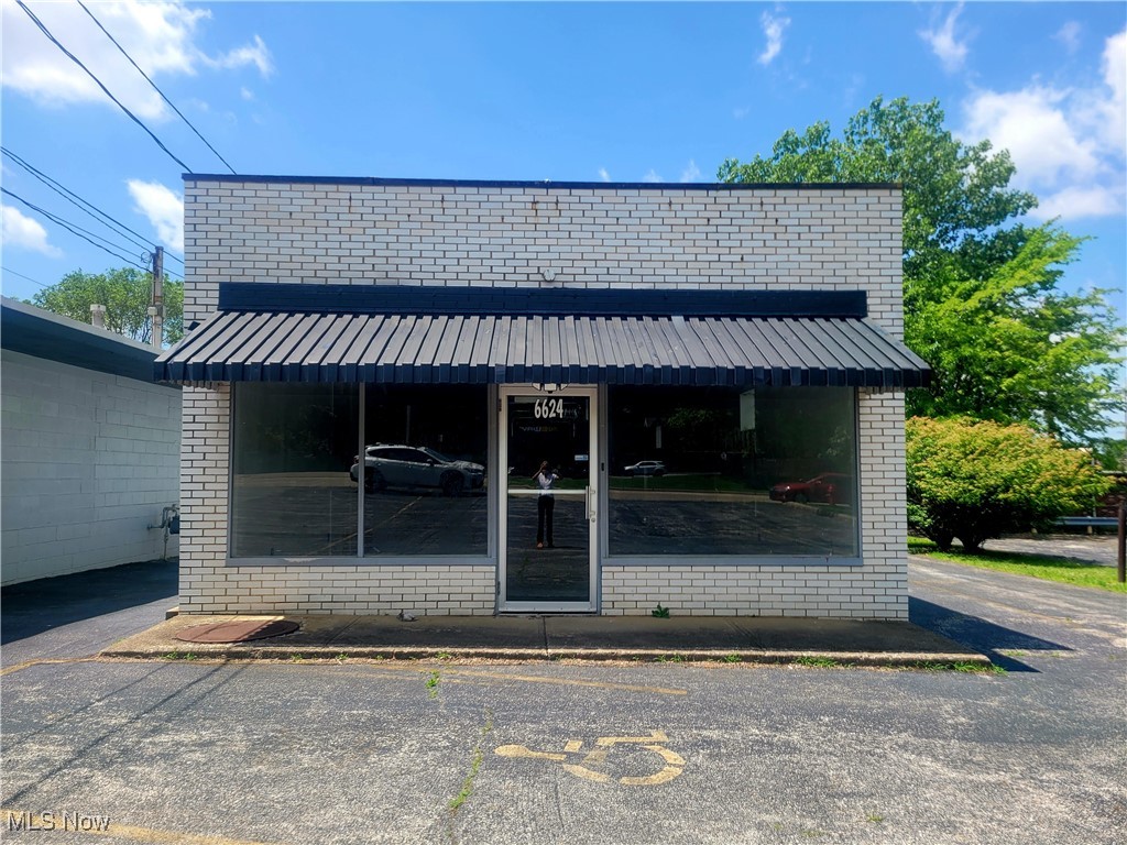 Zoned Mixed Use * Currently Vacant * Was recently used as a Personal Fitness Gym * 1760 sq ft * Very well maintained by owner * Includes an Office, half bath, storage room, and utility room * High traffic area * Close to interstate access *