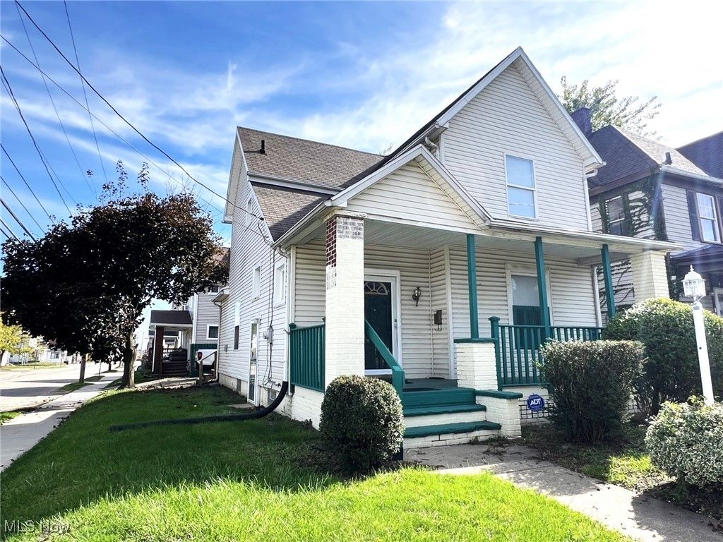 Photo of 354 Clarendon Avenue NW, Canton, OH 44708 (MLS # 5165961)