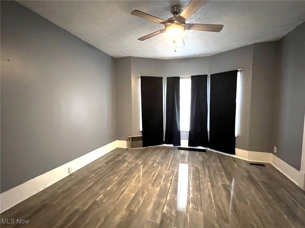 Photo of 354 Clarendon Avenue NW, Canton, OH 44708 (MLS # 5165961)