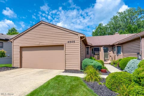 Condo For Sale - 4505 Oakhill Boulevard<br/> Lorain, OH 44053