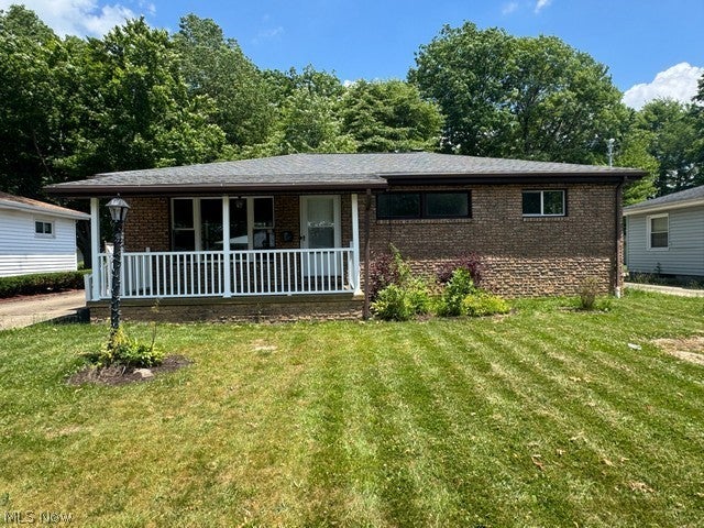 Photo of 972 NW Southern Boulevard, Warren, OH 44485 (MLS # 5223004)