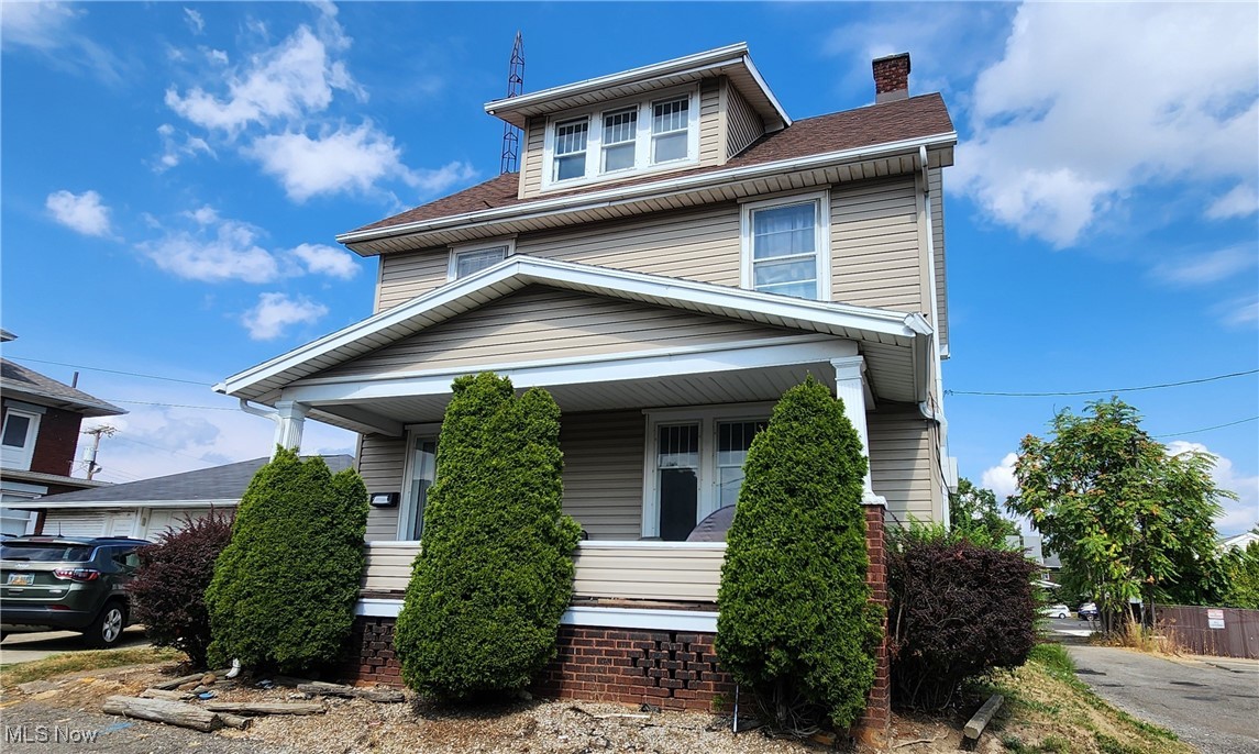 Investor Special! Looking for a solid 2 story home as a potential investment? This is it! Whether it be as a fixer upper or rental, you need to check this one out! This home offers 3 bedrooms and 1 full bath upstairs. Nice size living room, dining room, and kitchen on the main floor. Hard wood floors throughout. Laundry hookups and another bath in the lower level. This property is being sold AS IS.