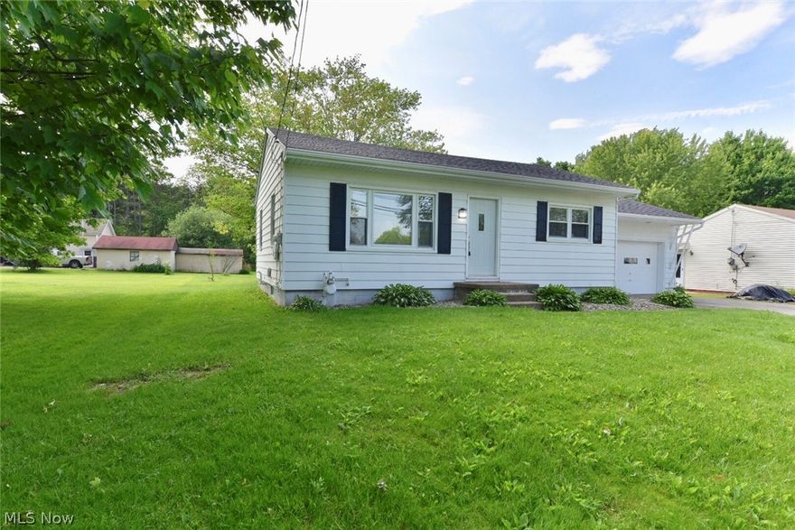 Cozy 2 bedroom ranch home in Columbiana looking for a new owner.  Living room with plenty of natural sunlight.  Spacious eat-in kitchen with beautiful oak cabinetry.  Nicely sized bedrooms and updated full bath.  Lots of great updates.  Fabulous location close to downtown Columbiana . Call today for your private showing.