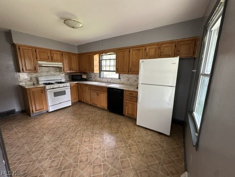 Tiny photo for 2224 Coral Sea, Youngstown, OH 44511 (MLS # 5239590)