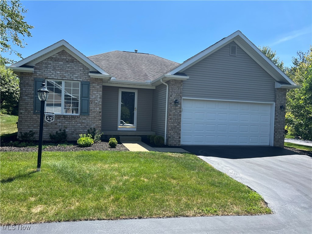 ONE STORY VILLA, VERRY WELL MAINTAINED--GRANITE--HARDWOOD FLOORS--END UNIT--FIRST FLOOR LAUNDRY--
UPDATED FURNACE--A/C--HOT WATER TANK--KENNECO WATER SYSTEM--REVERSE OSMOSIS SYSTEM--