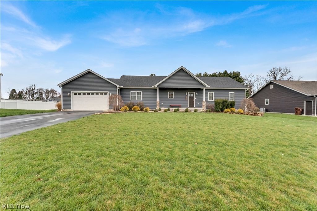 Photo of 146 Juniper Drive, Columbiana, OH 44408 (MLS # 5206689)