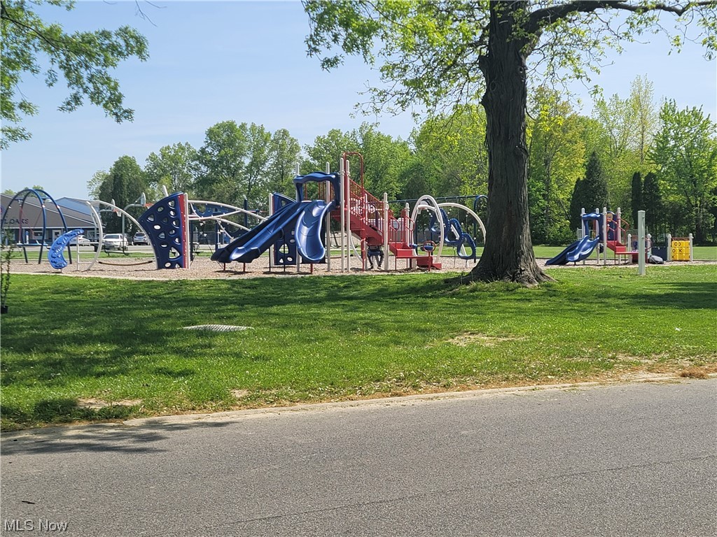 Colonial Oaks - Residential