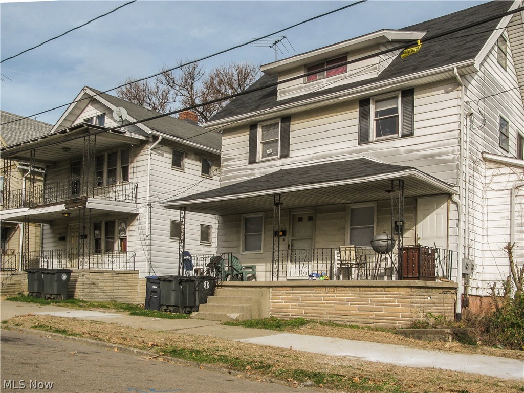 Investor Opportunity! Duplex in Akron.