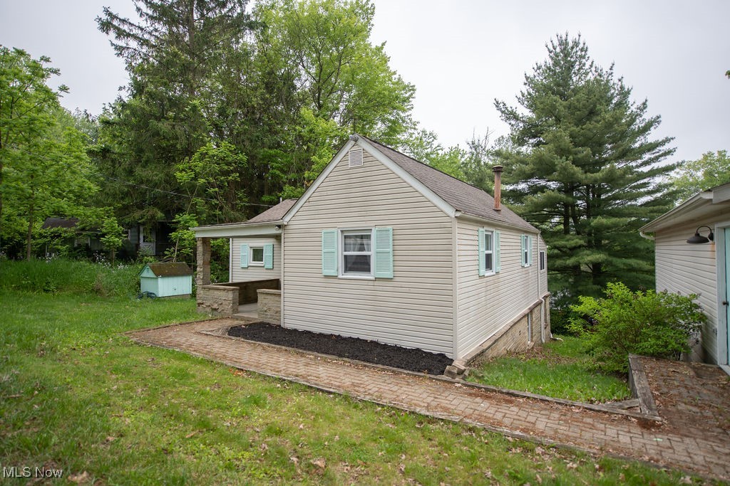 8015 Lake Drive, Sherrodsville, Ohio image 3