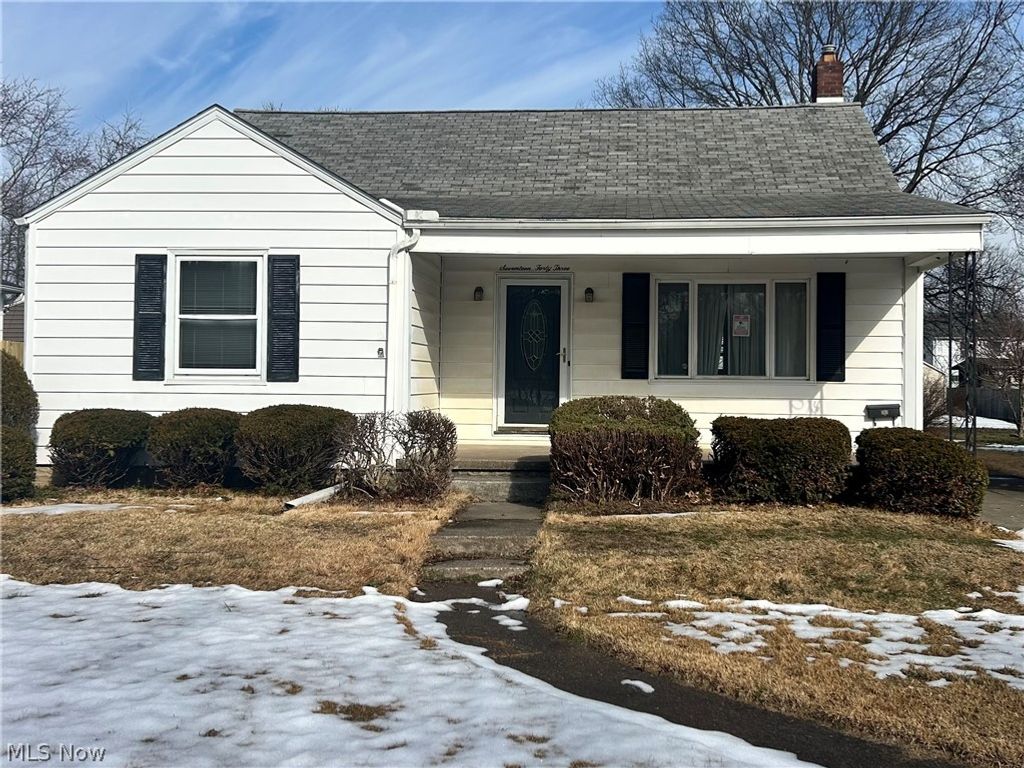 Photo of 1743 E 36th Street, Lorain, OH 44055 (MLS # 5187547)