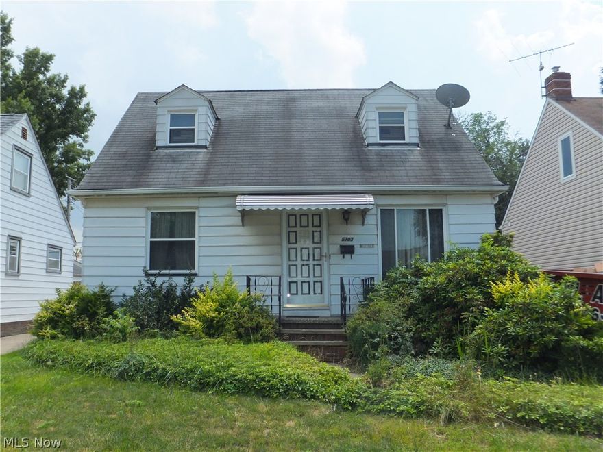 Nice starter or income property! Aluminum sided bungalow,3 bedrooms,eat-in kitchen,newer windows,updated 100amp electric box,central air,glass block windows,garage