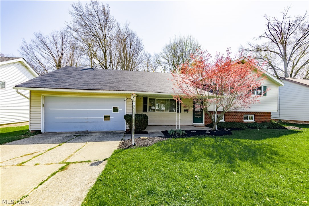 Ready to move in! 3 bedroom 2 bath Split level on a private street in Richmond Hts. a prime Location awaits your final touches.