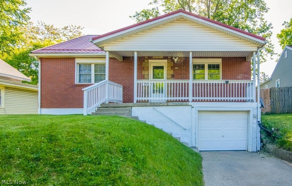 Photo of 990 N TRIMBLE Road, Mansfield, OH 44906 (MLS # 5199409)