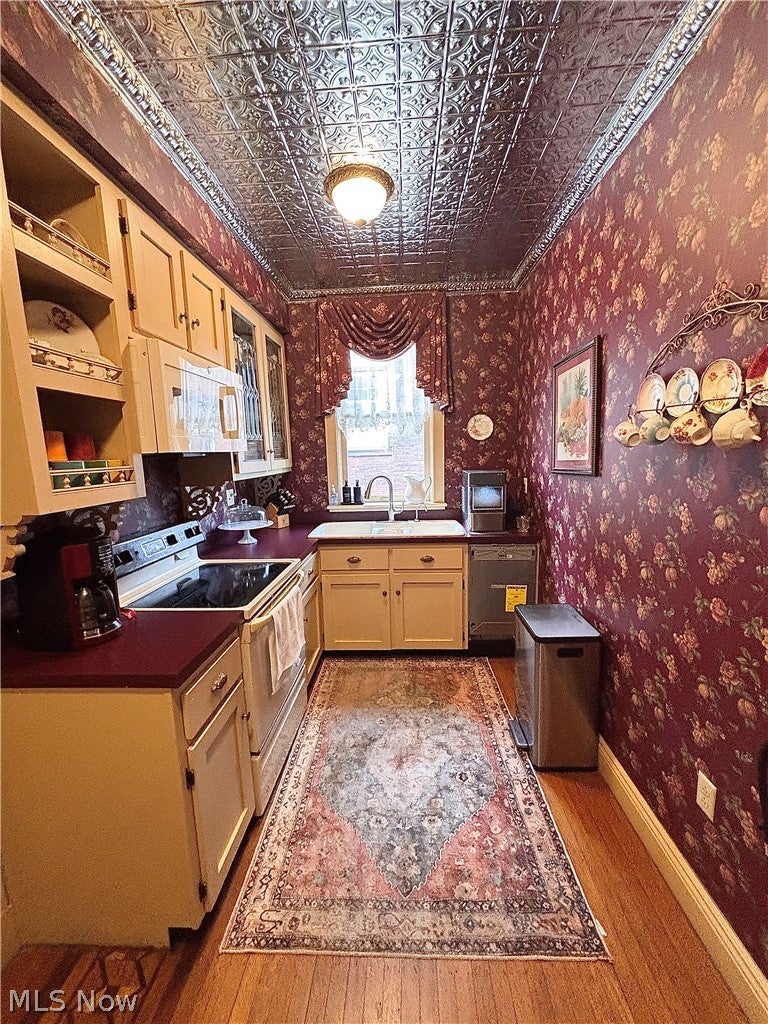 122 W 5th Street